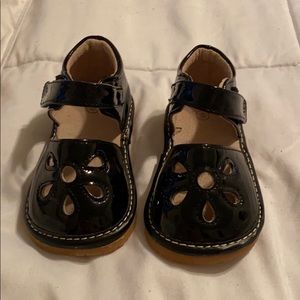 Squeaks toddler shoes